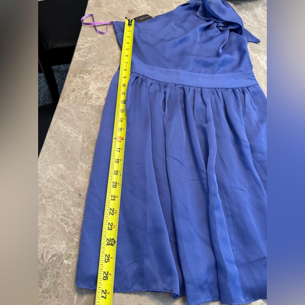 THE LIMITED One Shoulder Bow
Silky Cocktail Dress Size 6 - Picture 6 of 8